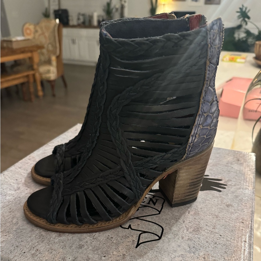 Freebird Bela Navy heels booties size 7